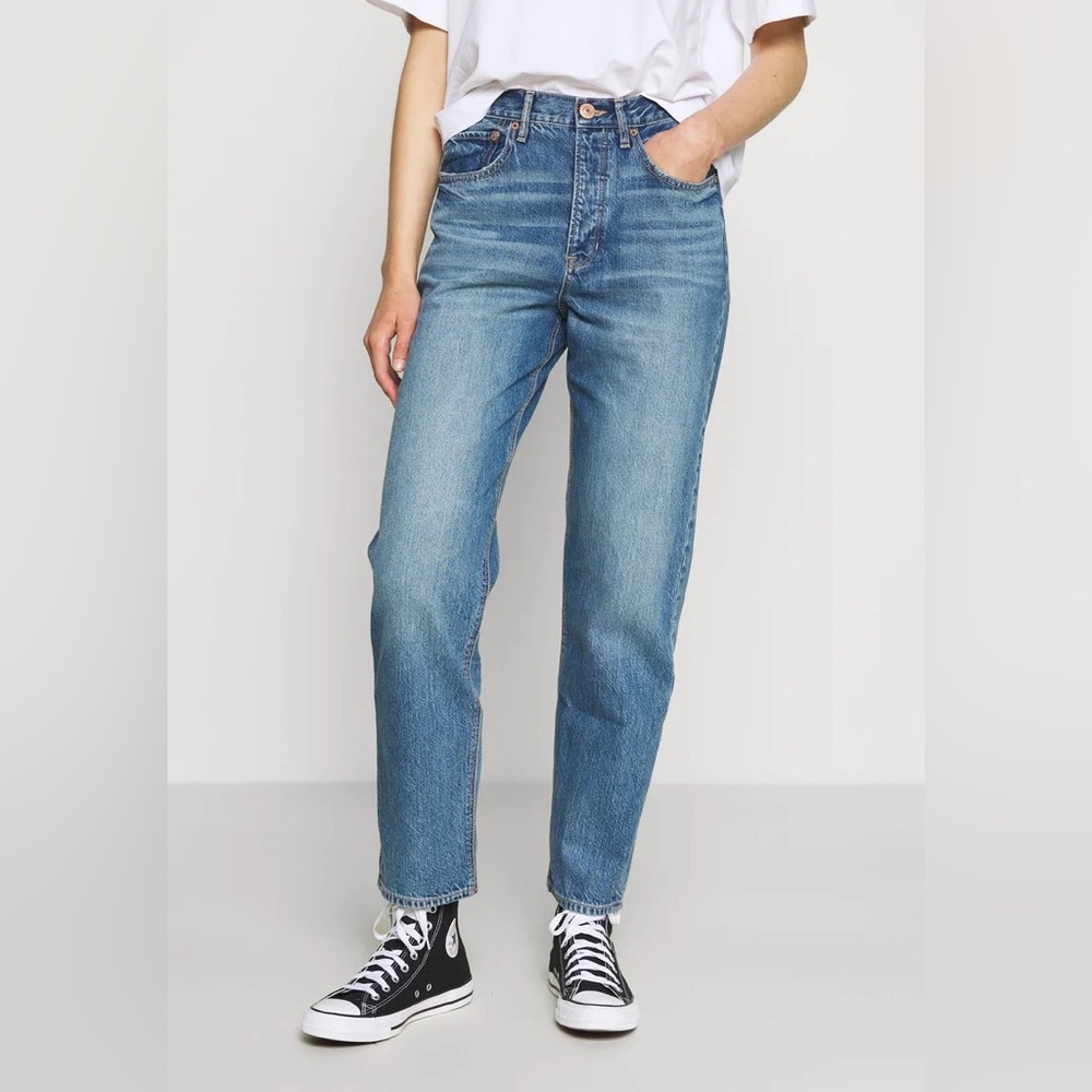 American Eagle 90s high waisted boyfriend jeans Blue vintage wash Size 6 Long